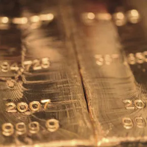 Vendere oro da investimento: cosa sapere su lingotti e placchette